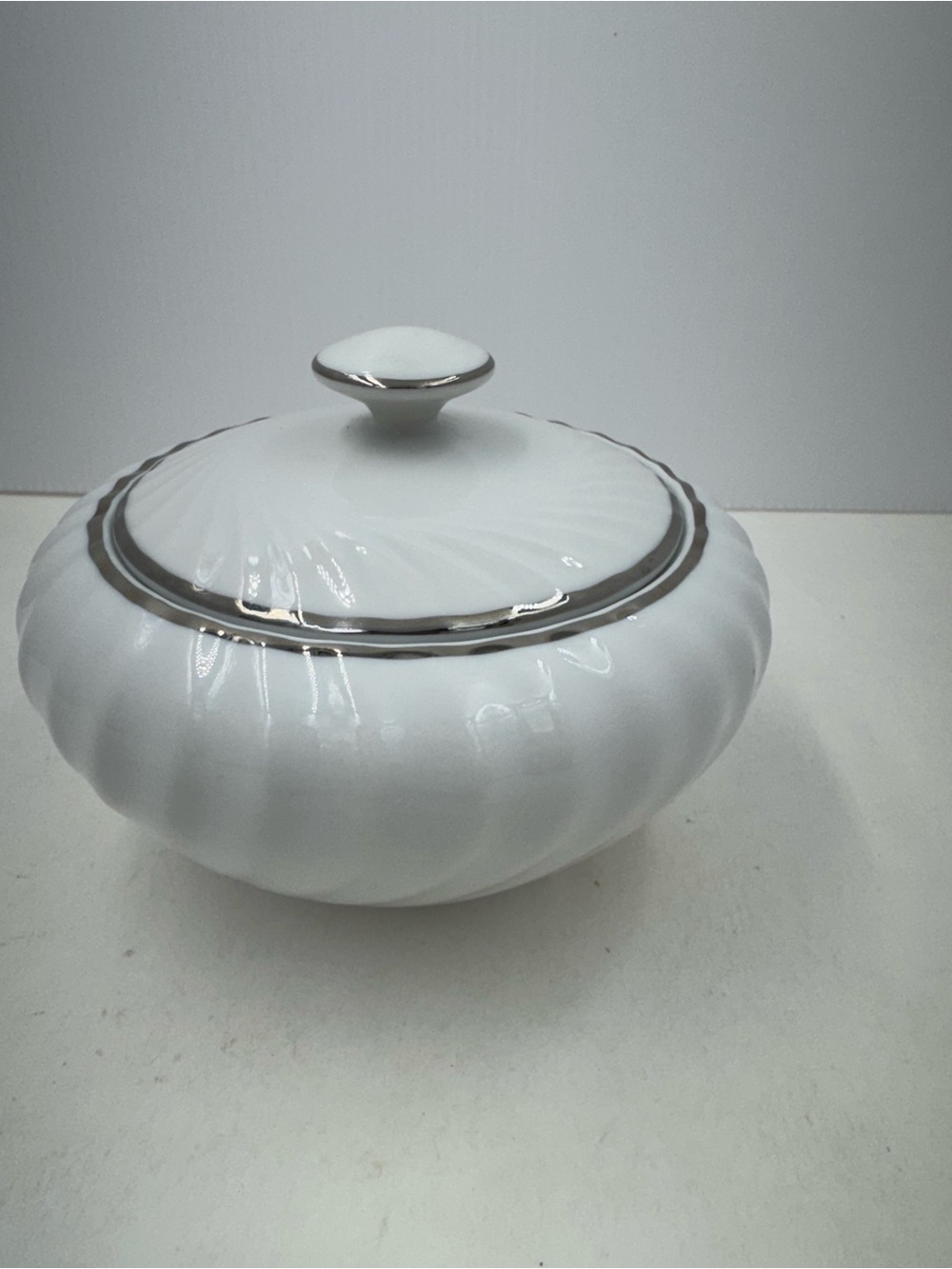 Puritan china ESTATE line White Lidded sugar bowl with platinum Silver Trim